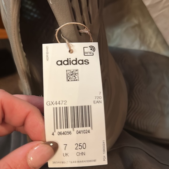 2022 Yeezy Foam Runner ‘Stone Sage’ - Picture 8 of 10